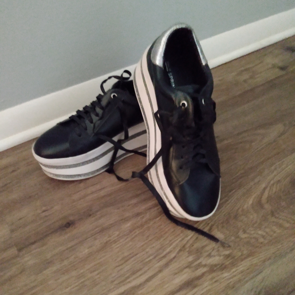 Shoes - Picture 2 of 6
